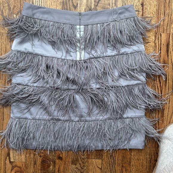 J McLaughlin Feather skirt - Picture 2 of 3